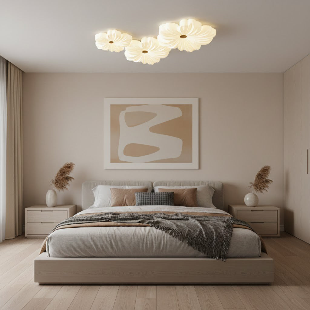 Lámpara de techo LED en forma de flor Petalina en un dormitorio luminoso – imagen 12