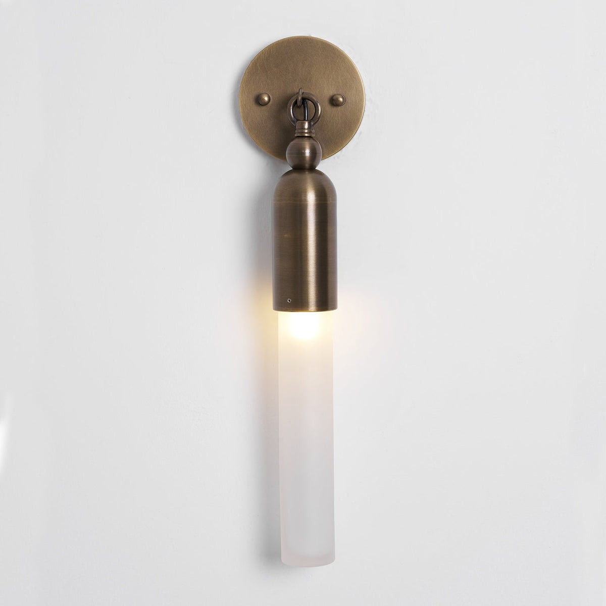 Aplique de pared de latón Pavesa junto a un espejo – imagen 29
