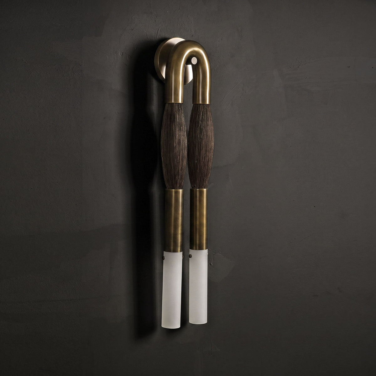 Aplique de pared con borla Borlena enmarcando un espejo – imagen 31