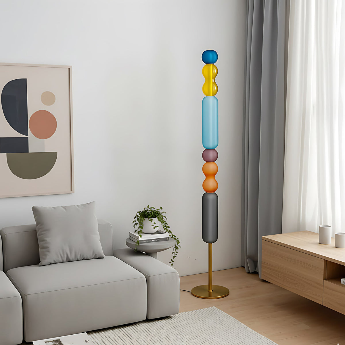 Lámpara de pie de cristal de colores Soplada en un salón luminoso – imagen 9