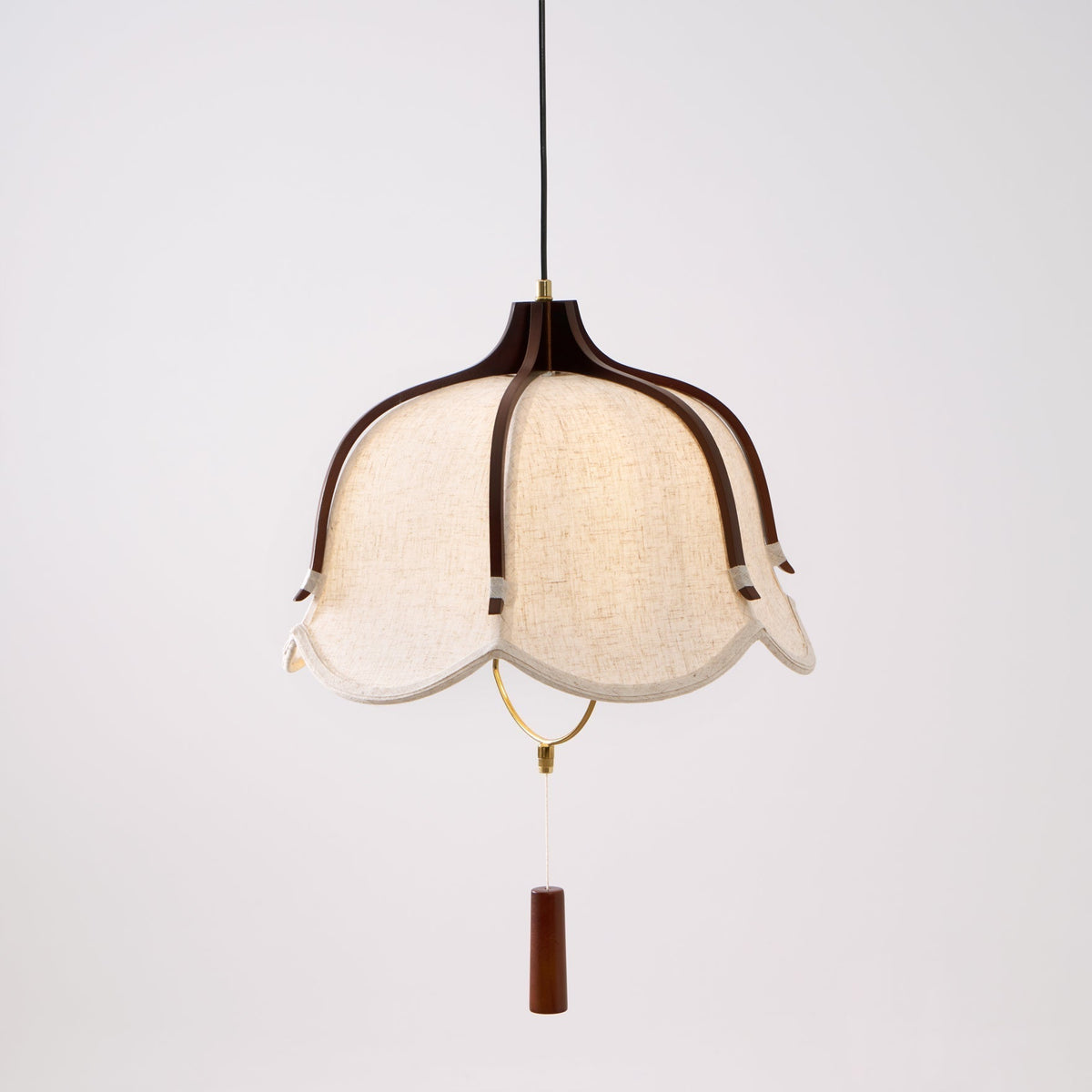 Lámpara colgante de tela y madera Floriela – de Ø 40 cm con florón de madera