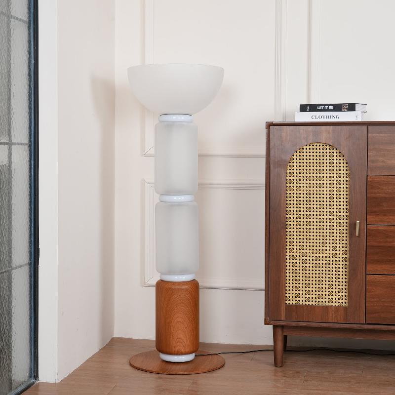 Lámpara de pie columna de cristal Vitrona en un salón clásico – imagen 12