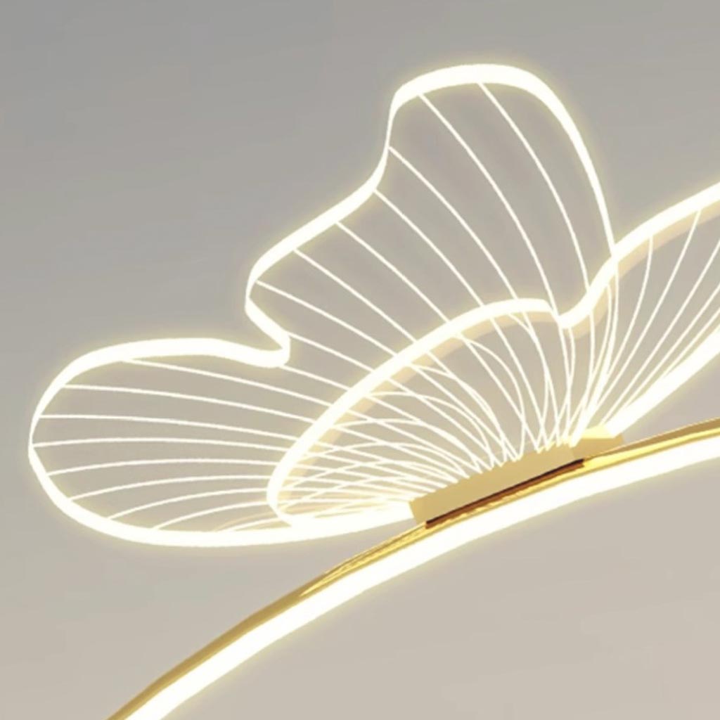 Lámpara de pie de arco con mariposa Sualeta – detalle de la mariposa encendida
