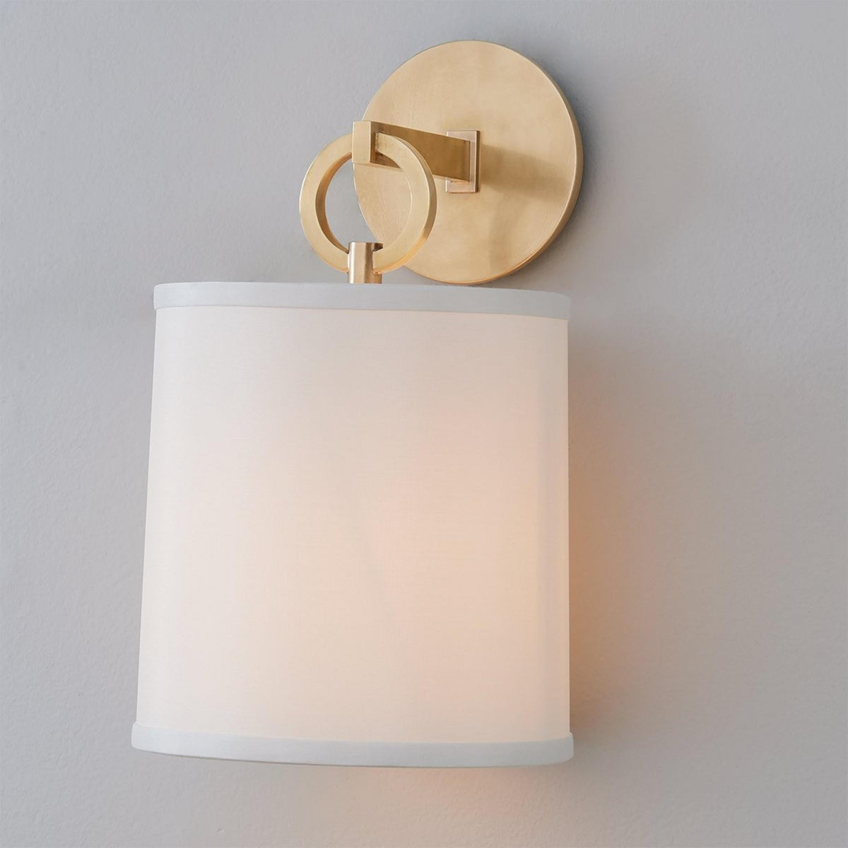 Aplique de pared con aro Circela junto a un cabecero – imagen 18