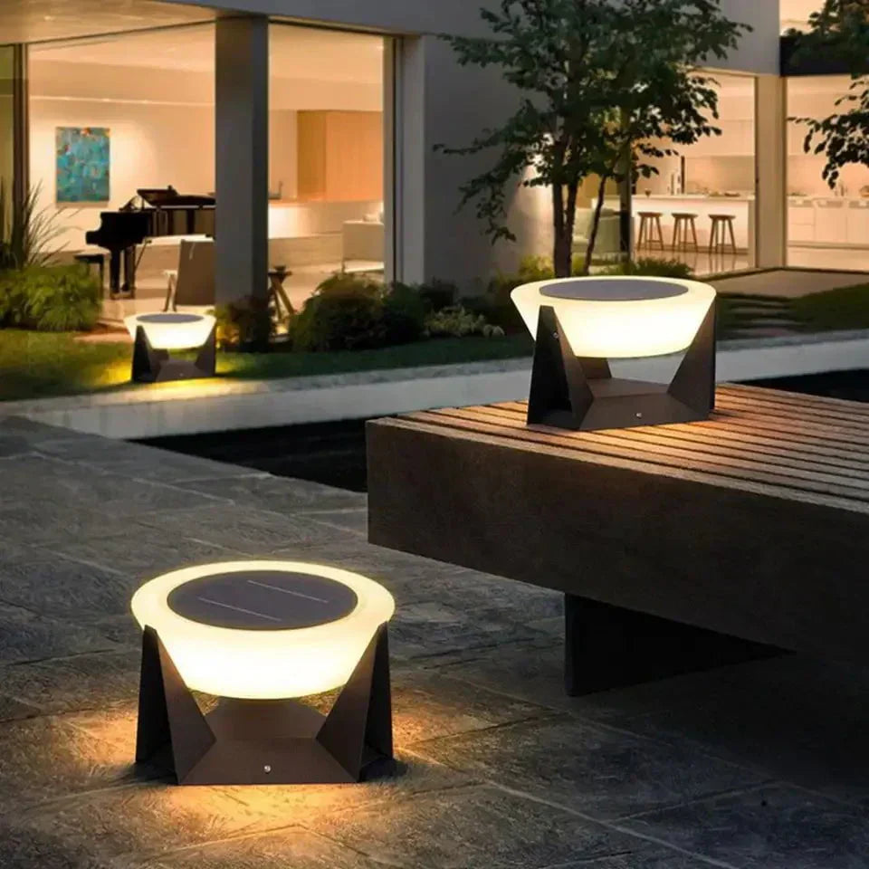 Solaris – Lámpara Solar de Jardín LED, Resistente y Decorativa