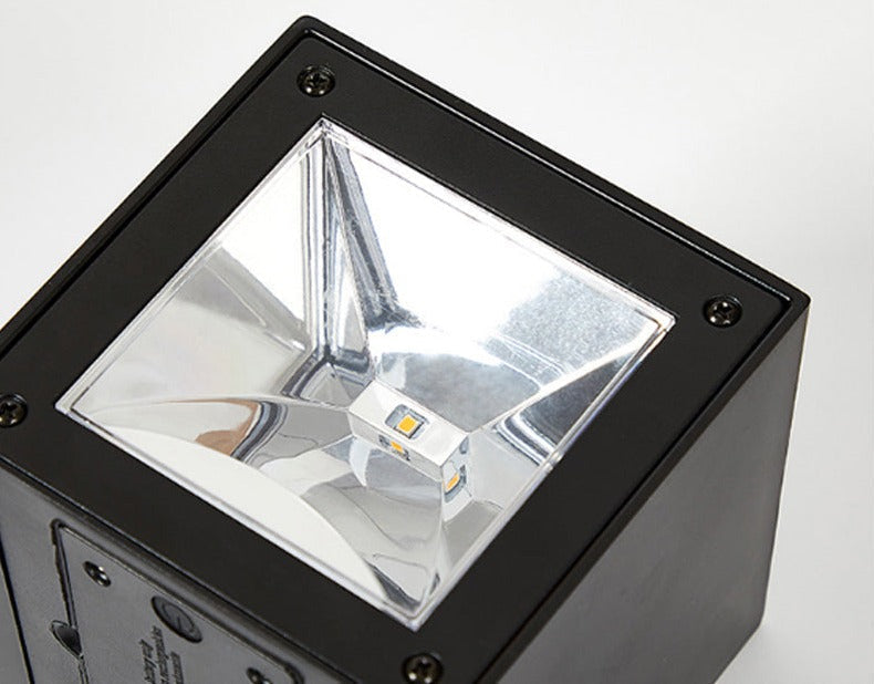 SolVéda - Lámpara Solar de Pared para Exteriores IP65