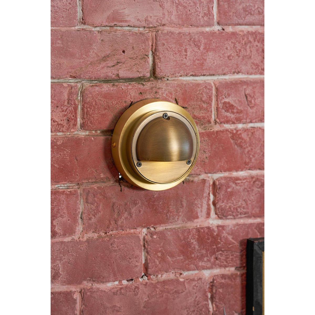 Aplique de pared exterior Salmara en un porche cubierto – imagen 16