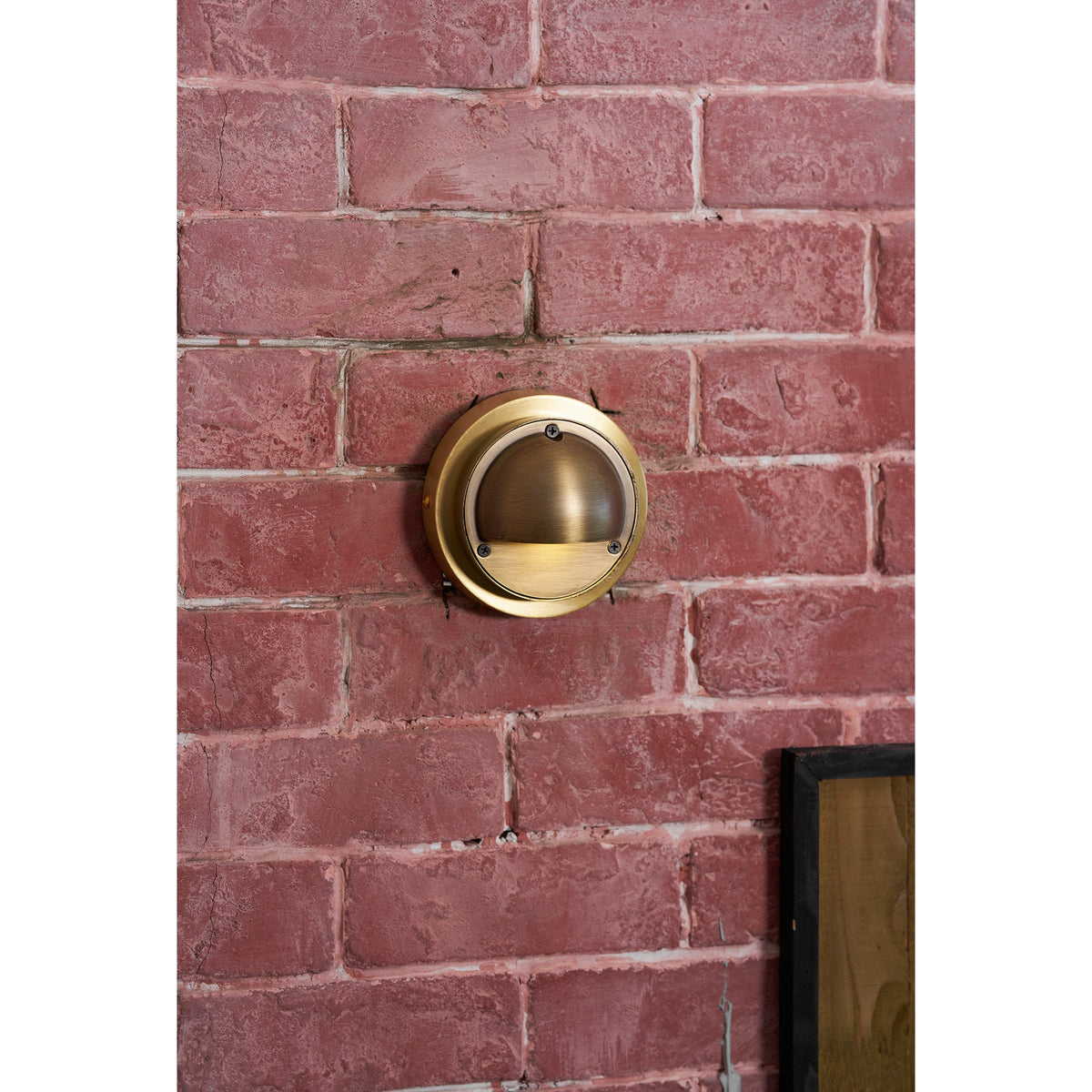 Aplique de pared exterior Salmara en un porche cubierto – imagen 17