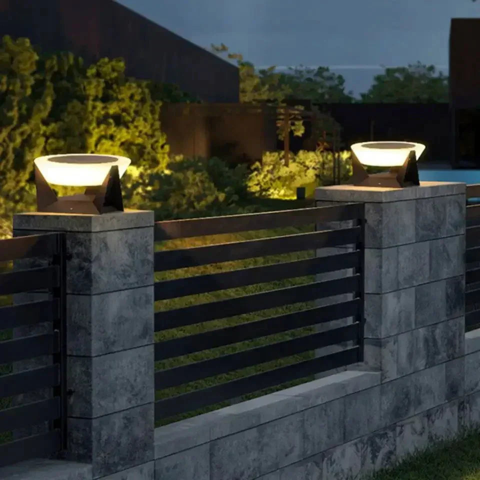 Solaris – Lámpara Solar de Jardín LED, Resistente y Decorativa