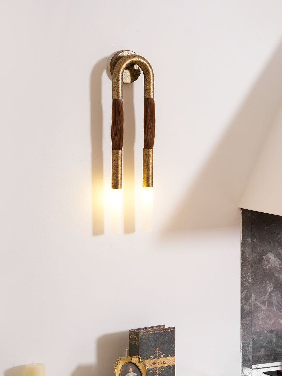 Aplique de pared con borla Borlena enmarcando un espejo – imagen 14