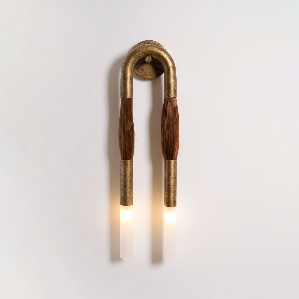 Aplique de pared con borla Borlena enmarcando un espejo – imagen 28
