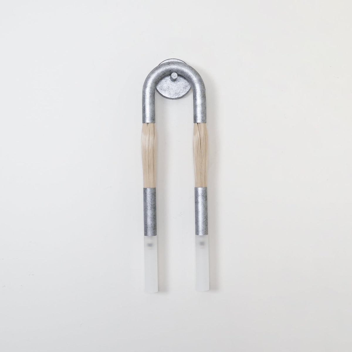 Aplique de pared con borla Borlena enmarcando un espejo – imagen 20