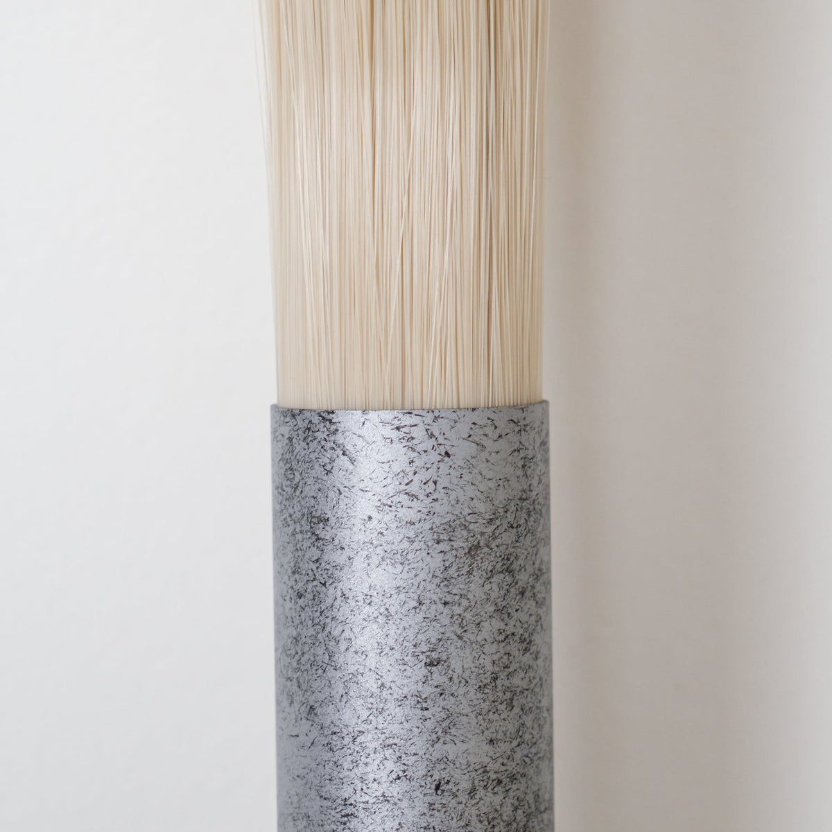 Aplique de pared con borla Borlena enmarcando un espejo – imagen 22
