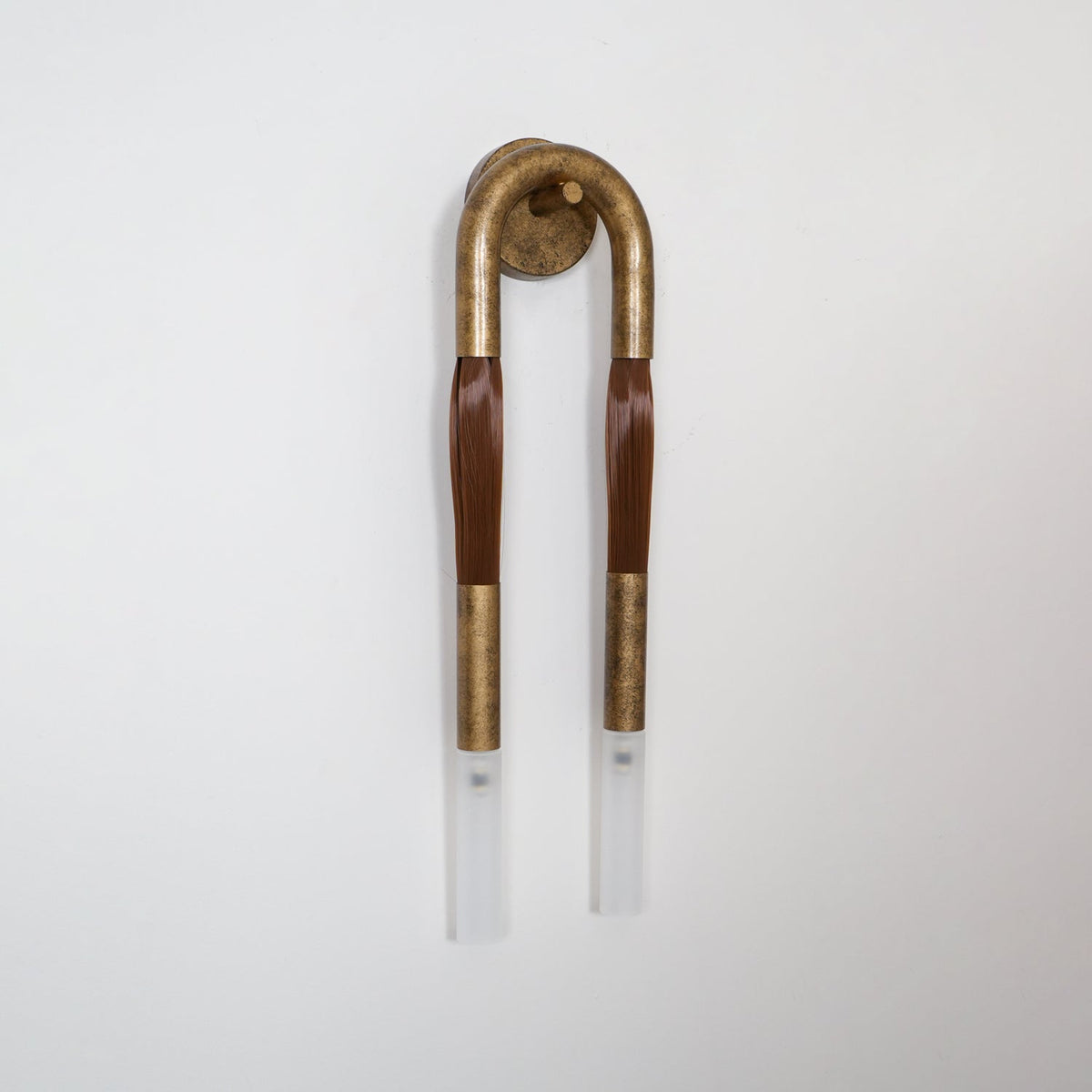 Aplique de pared con borla Borlena enmarcando un espejo – imagen 18