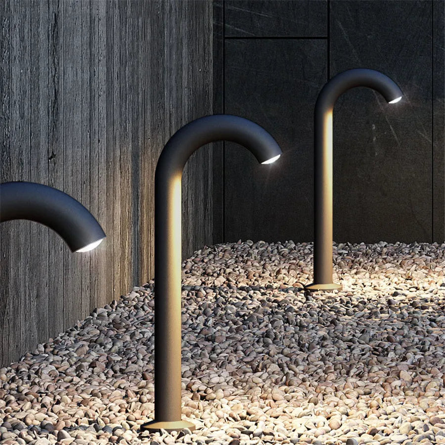 AquaBrisa – Luz de Jardín LED Impermeable y Elegante