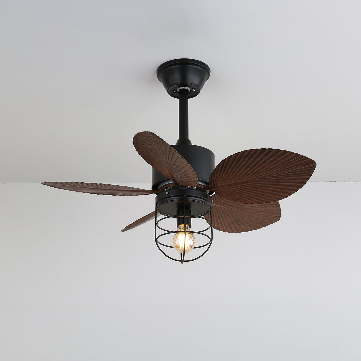 Ventilador de techo con luz Palmeta en un dormitorio de estilo tropical – imagen 4