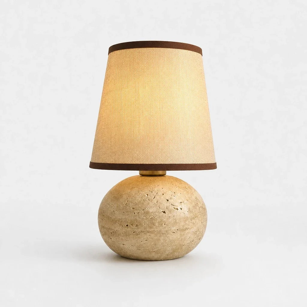 Lámpara de mesa de travertino Bolinda – con pantalla beige y ribete marrón