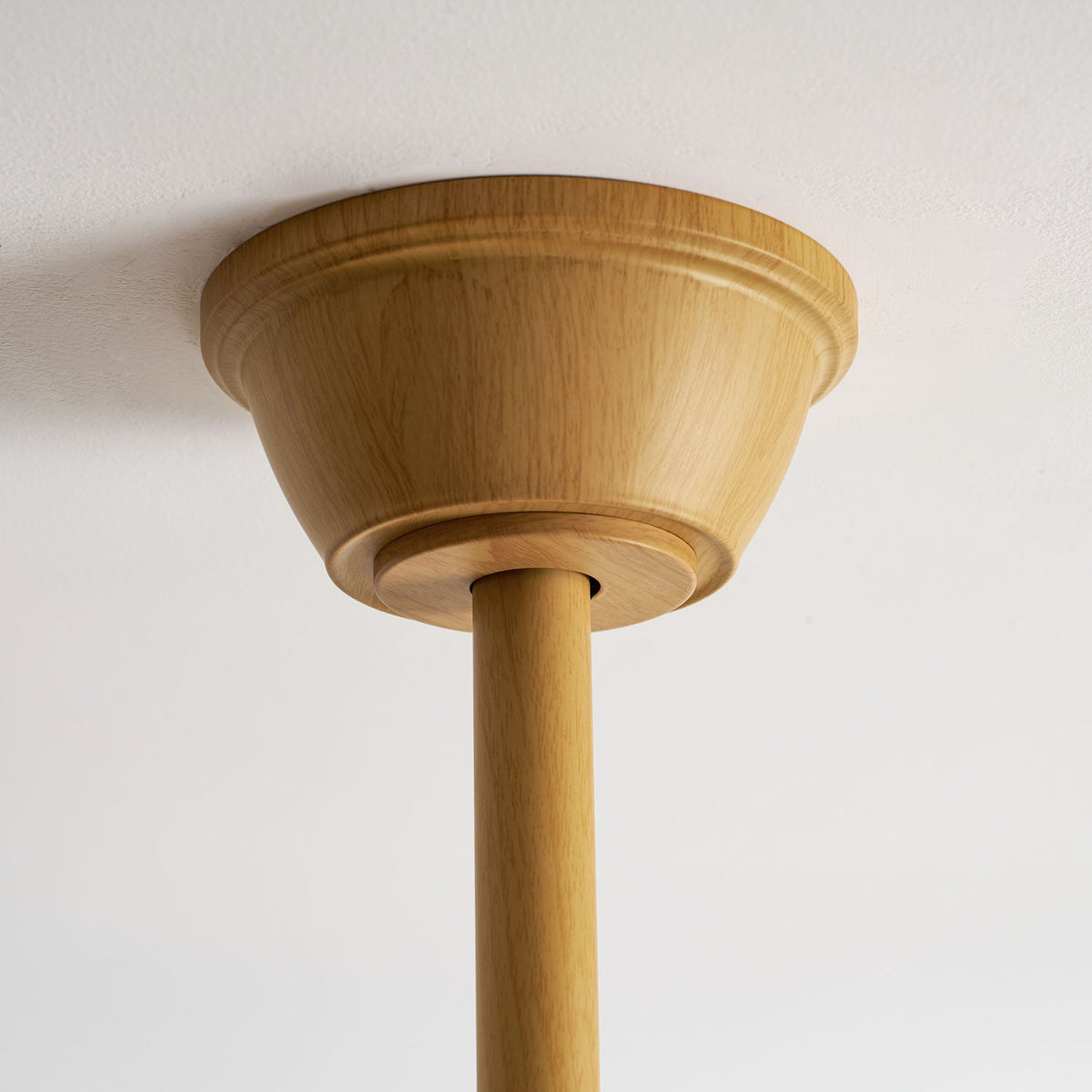 Ventilador de techo con luz Fresnia en un salón natural – imagen 7
