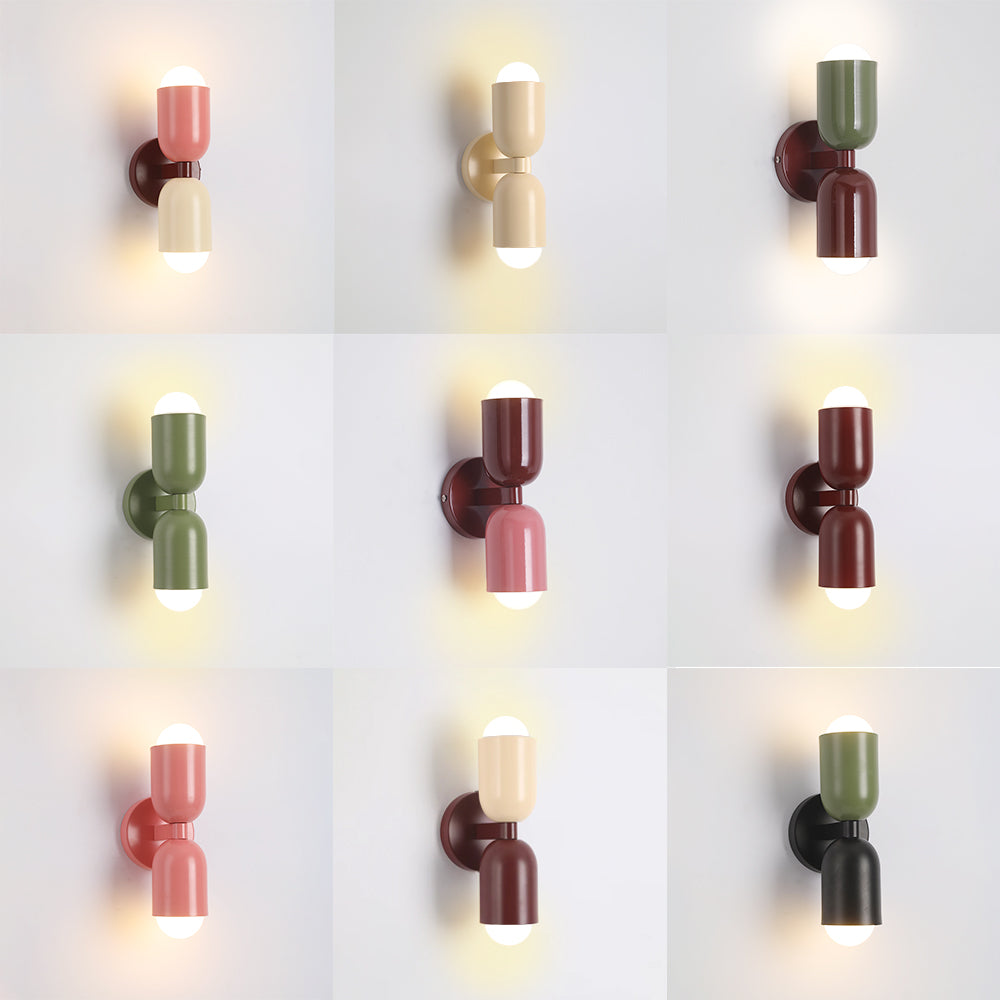 Aplique de pared de doble foco Bicora en un dormitorio colorido – imagen 4