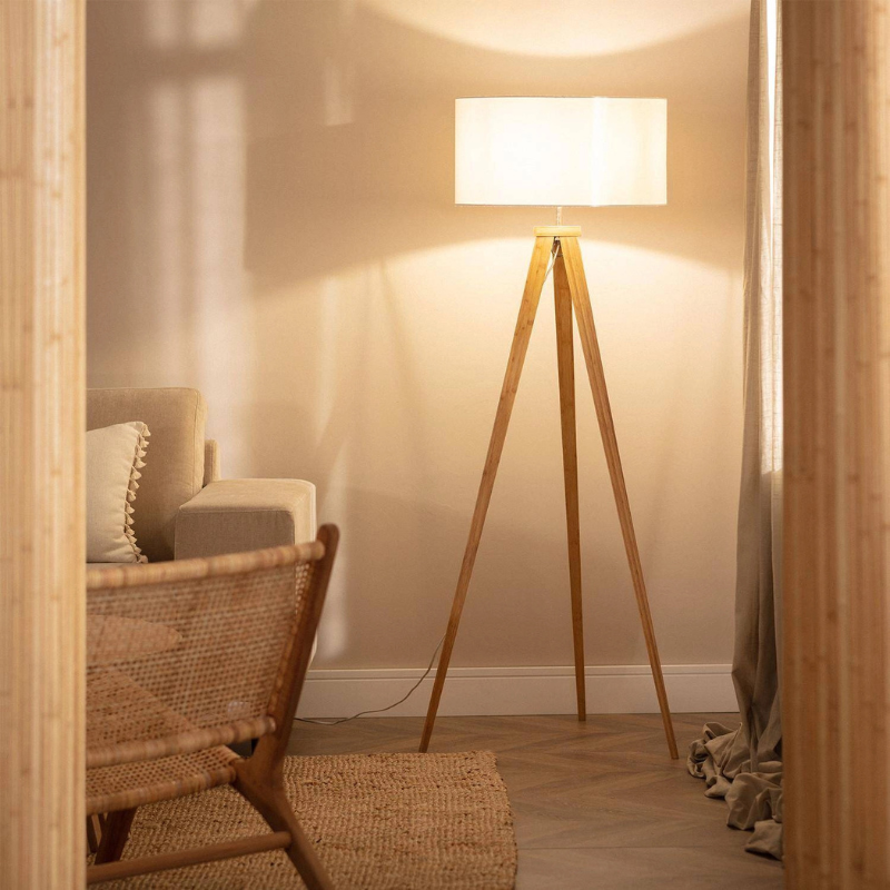 Talvia - Lámpara de Pie Trípode de Madera con Pantalla de Tela Blanca