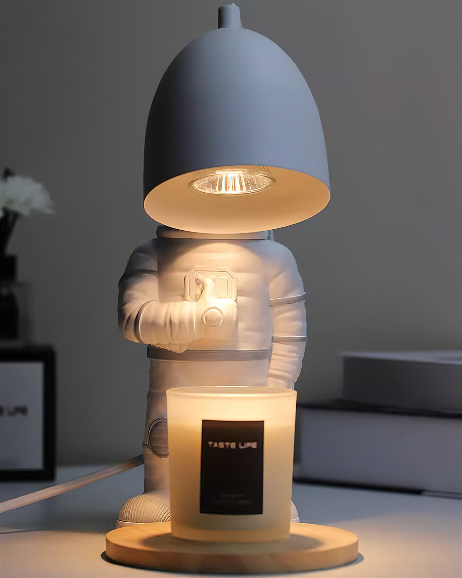 Lámpara Calentadora de Velas Astronauta con Diseño Imaginativo y Luz Focalizada 6