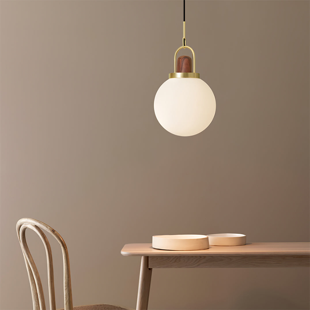 Lámpara Colgante de Vidrio con Acabado Dorado y Madera de Nogal – Diseño Elegante para Comedor y Sala de Estar 2