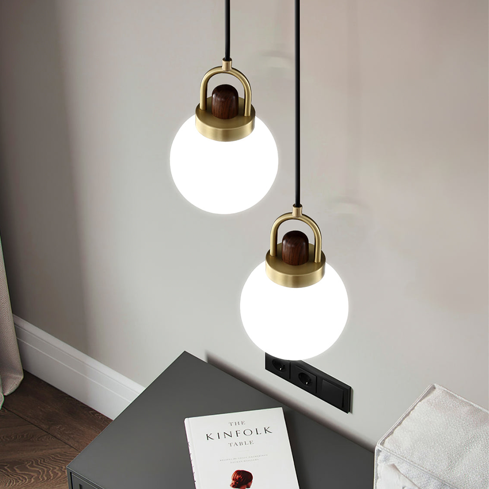 Lámpara Colgante de Vidrio con Acabado Dorado y Madera de Nogal – Diseño Elegante para Comedor y Sala de Estar 3