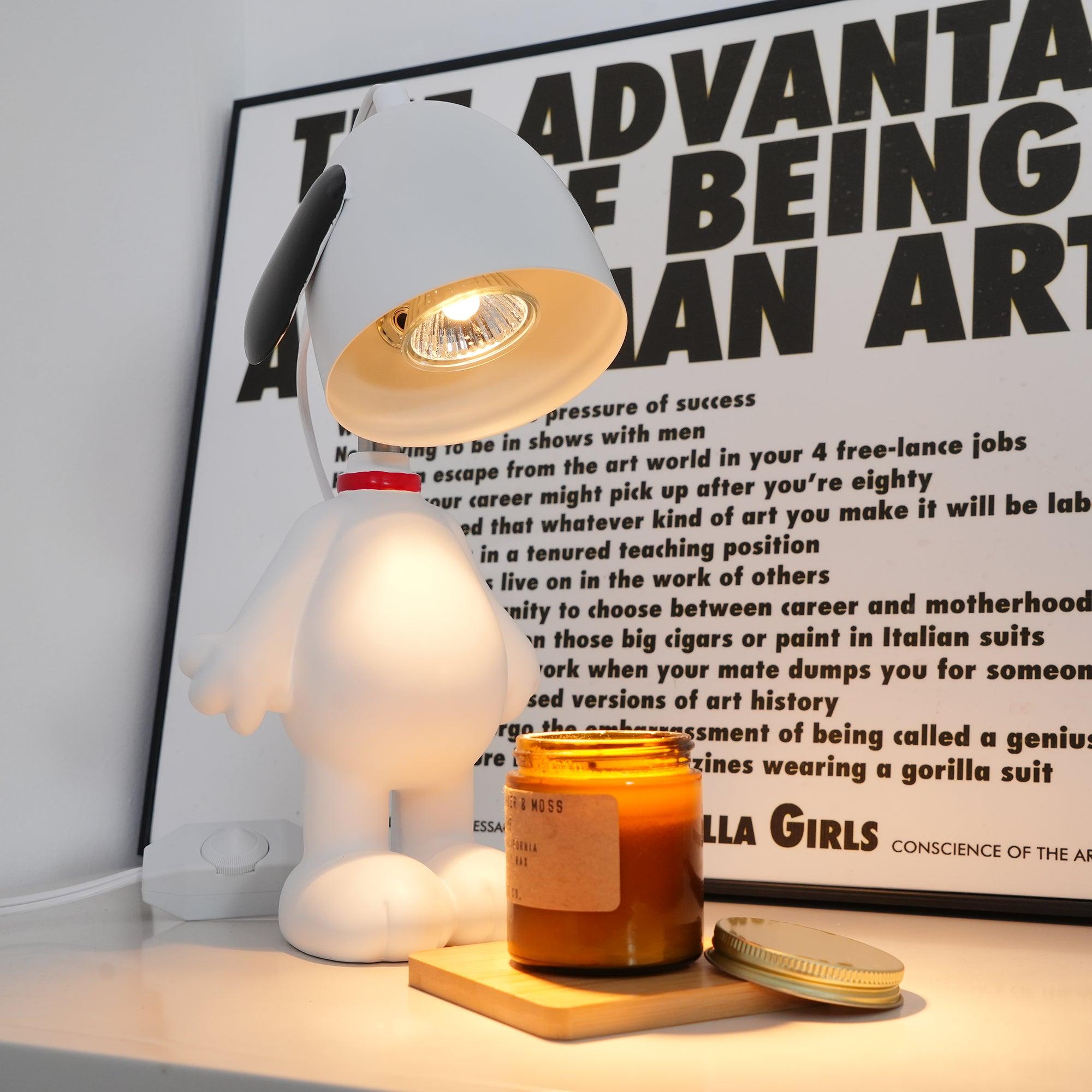 Lámpara Decorativa Calentadora de Cera Snoopy, Diseño Único en Resina y Metal, Luz Suave para Aromaterapia, Uso Interior 0