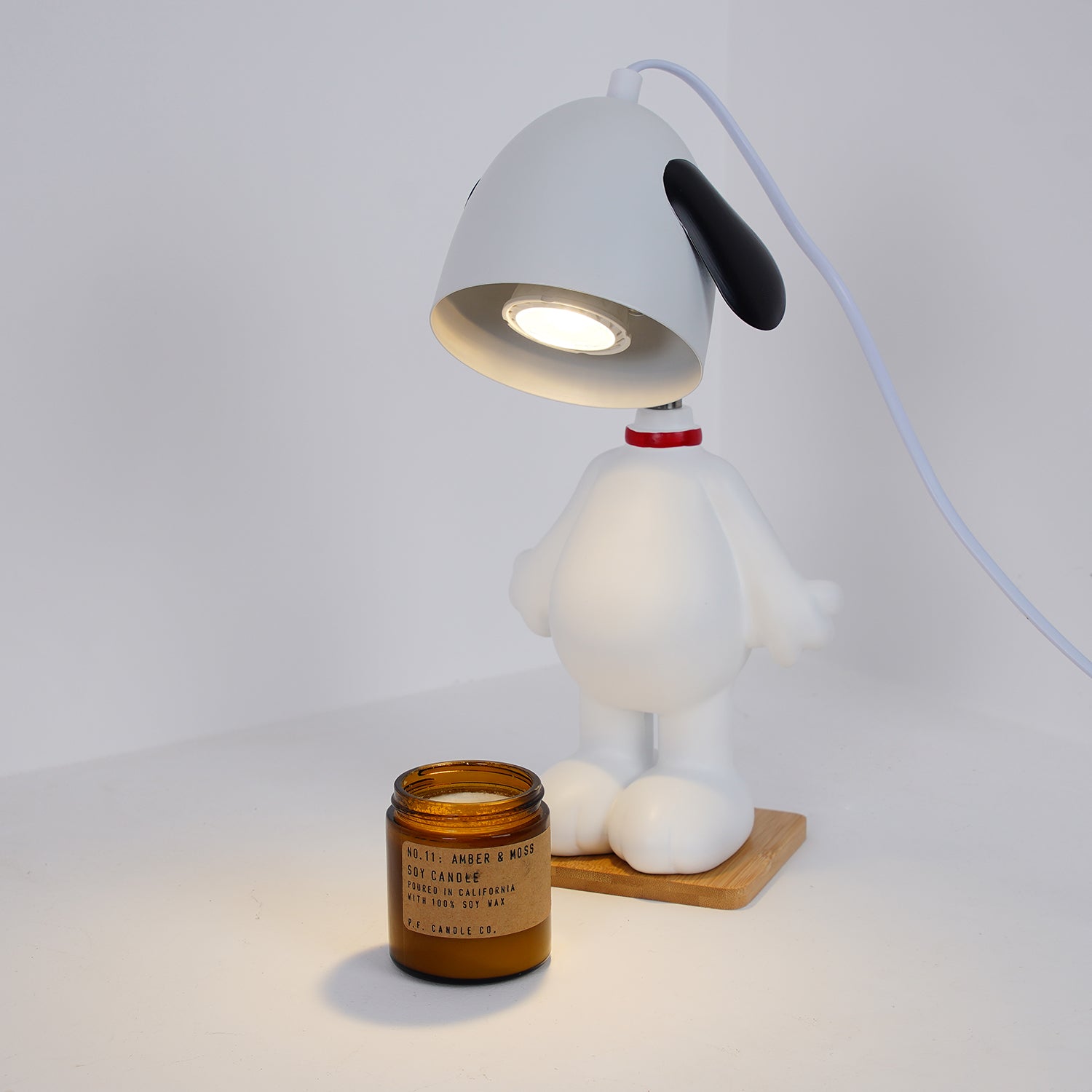Lámpara Decorativa Calentadora de Cera Snoopy, Diseño Único en Resina y Metal, Luz Suave para Aromaterapia, Uso Interior 6