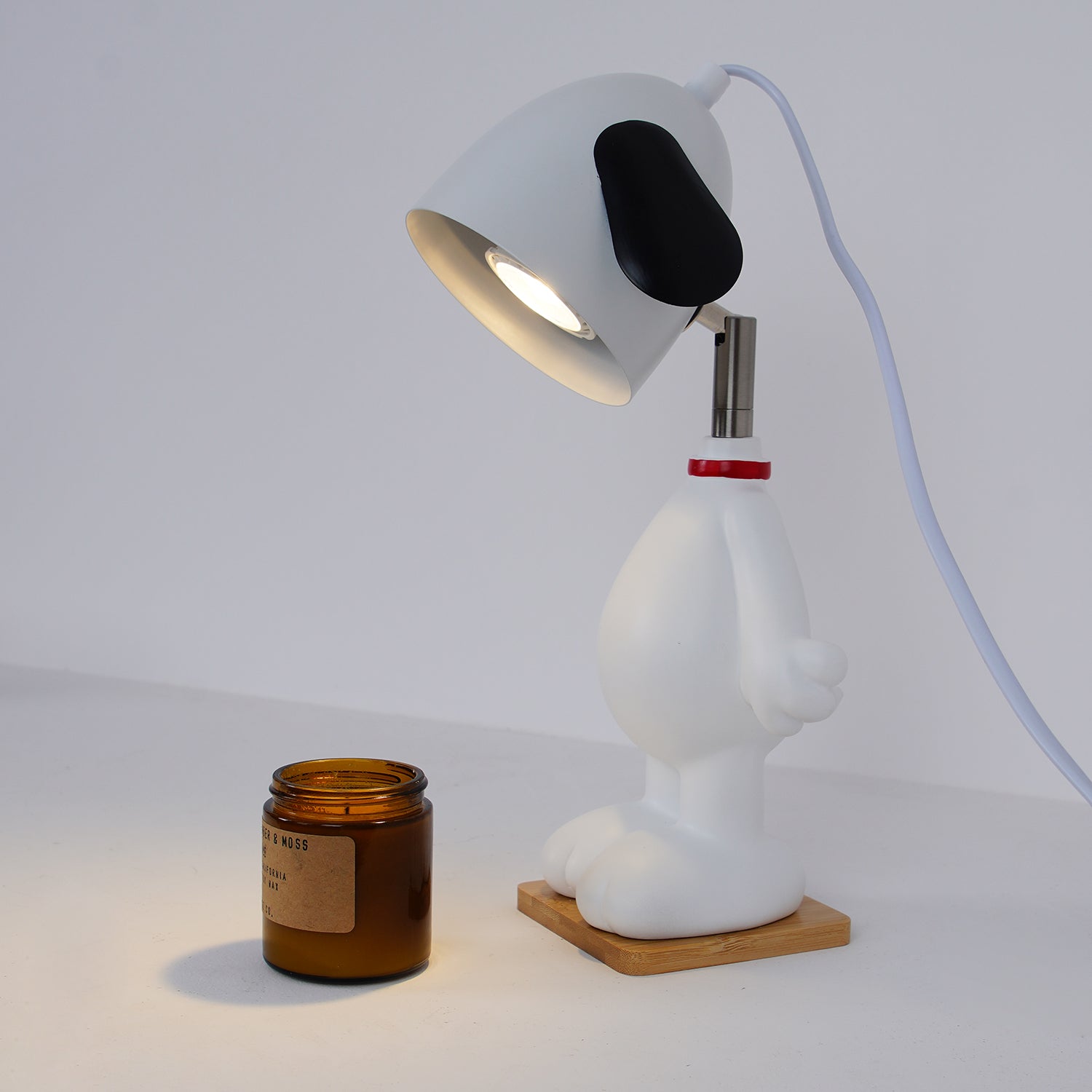 Lámpara Decorativa Calentadora de Cera Snoopy, Diseño Único en Resina y Metal, Luz Suave para Aromaterapia, Uso Interior 7
