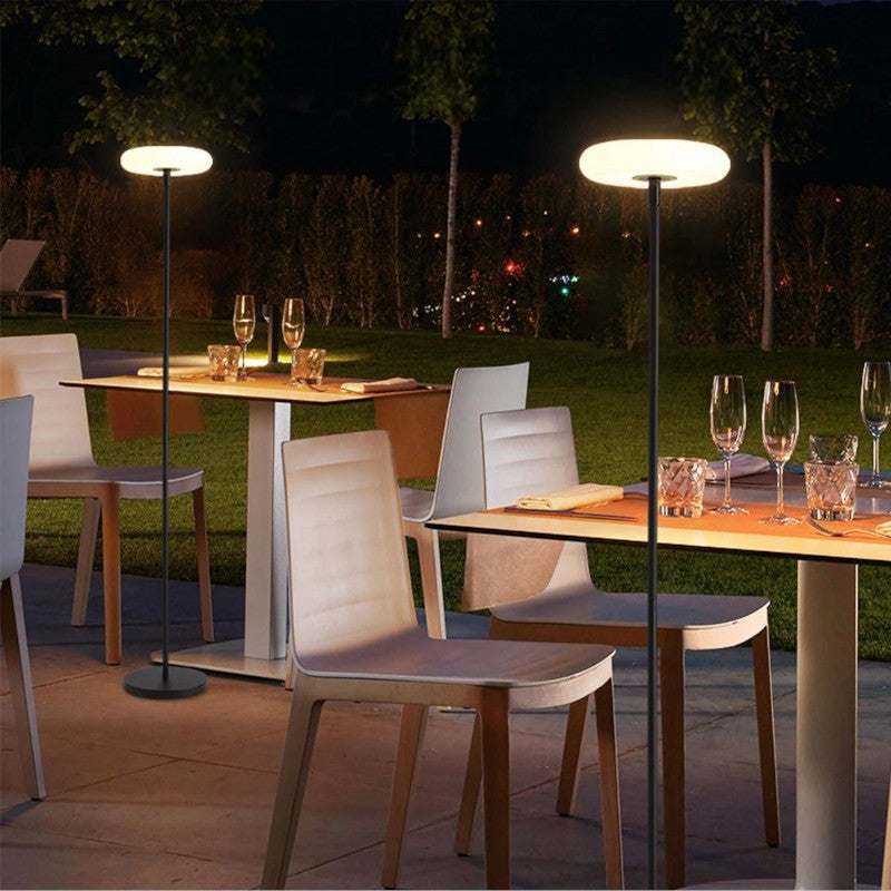 Lámpara Solar Exterior de Metal y Acrílico – Iluminación Eficiente para Jardín y Patio 1
