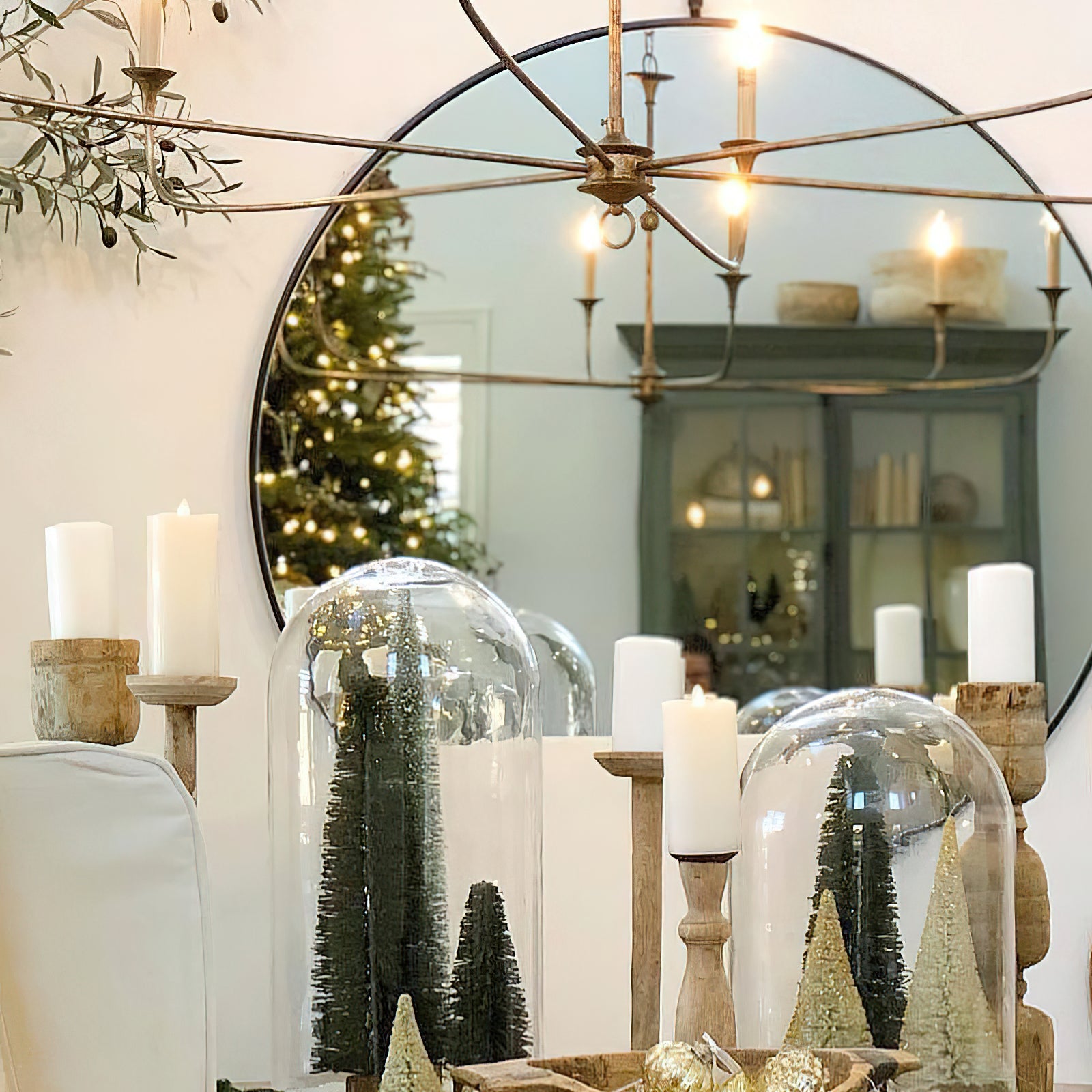 Lámpara de Araña Elegante de Candelabro en Bronce y Metal con Bombillas LED, Tamaño Ajustable y Acabados de Hoja de Oro 10
