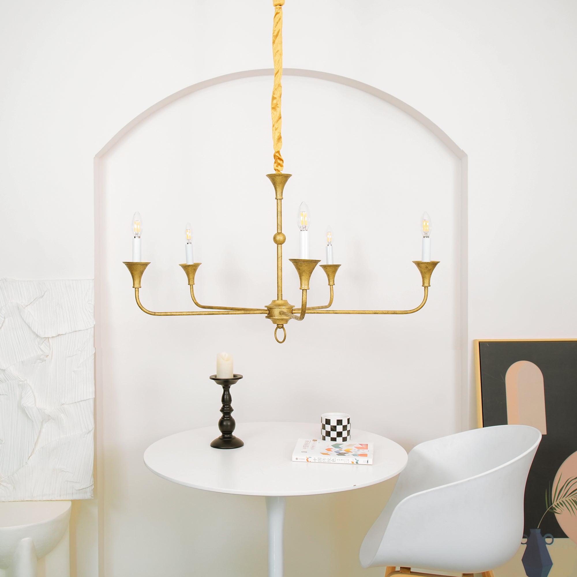 Lámpara de Araña Elegante de Candelabro en Bronce y Metal con Bombillas LED, Tamaño Ajustable y Acabados de Hoja de Oro 4