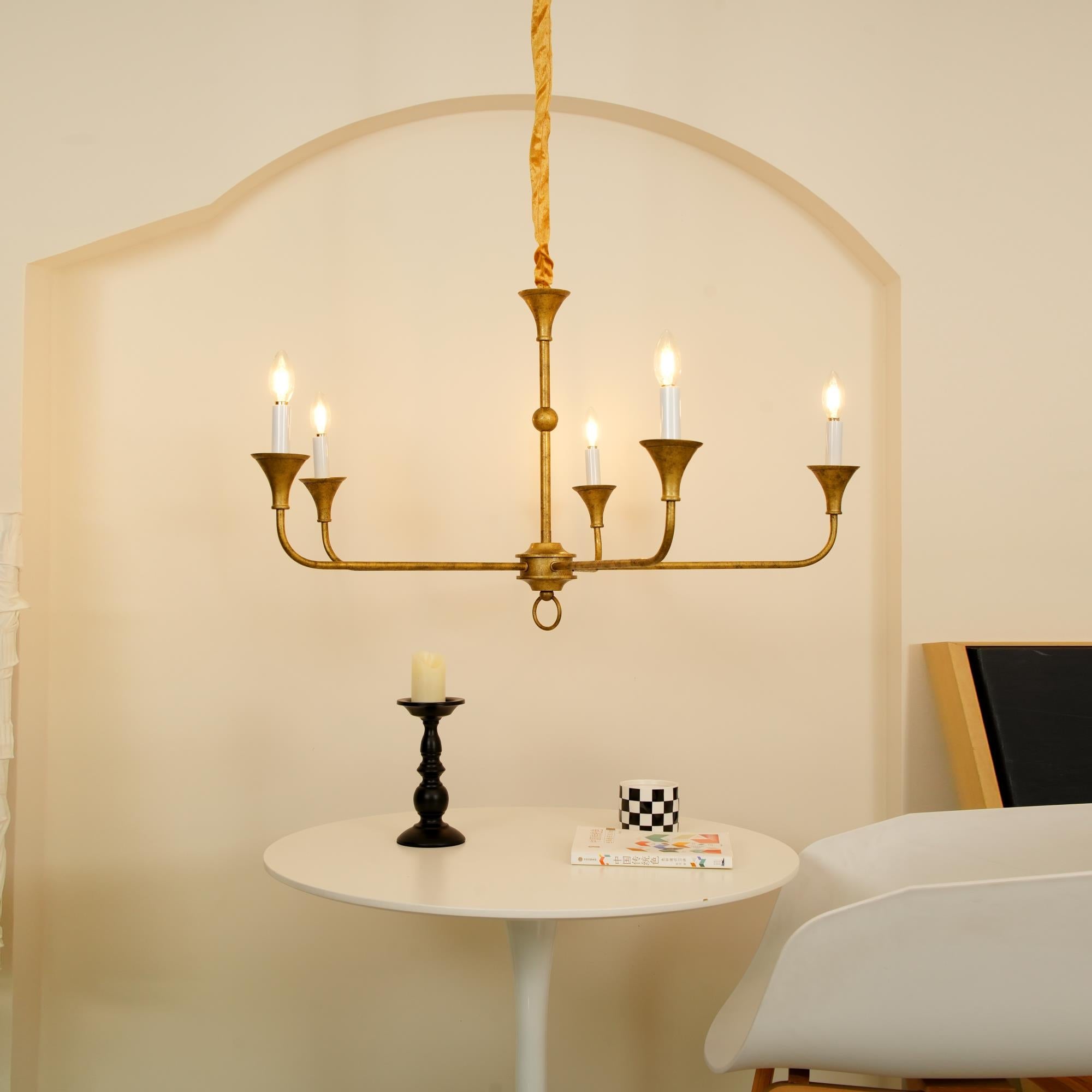 Lámpara de Araña Elegante de Candelabro en Bronce y Metal con Bombillas LED, Tamaño Ajustable y Acabados de Hoja de Oro 8