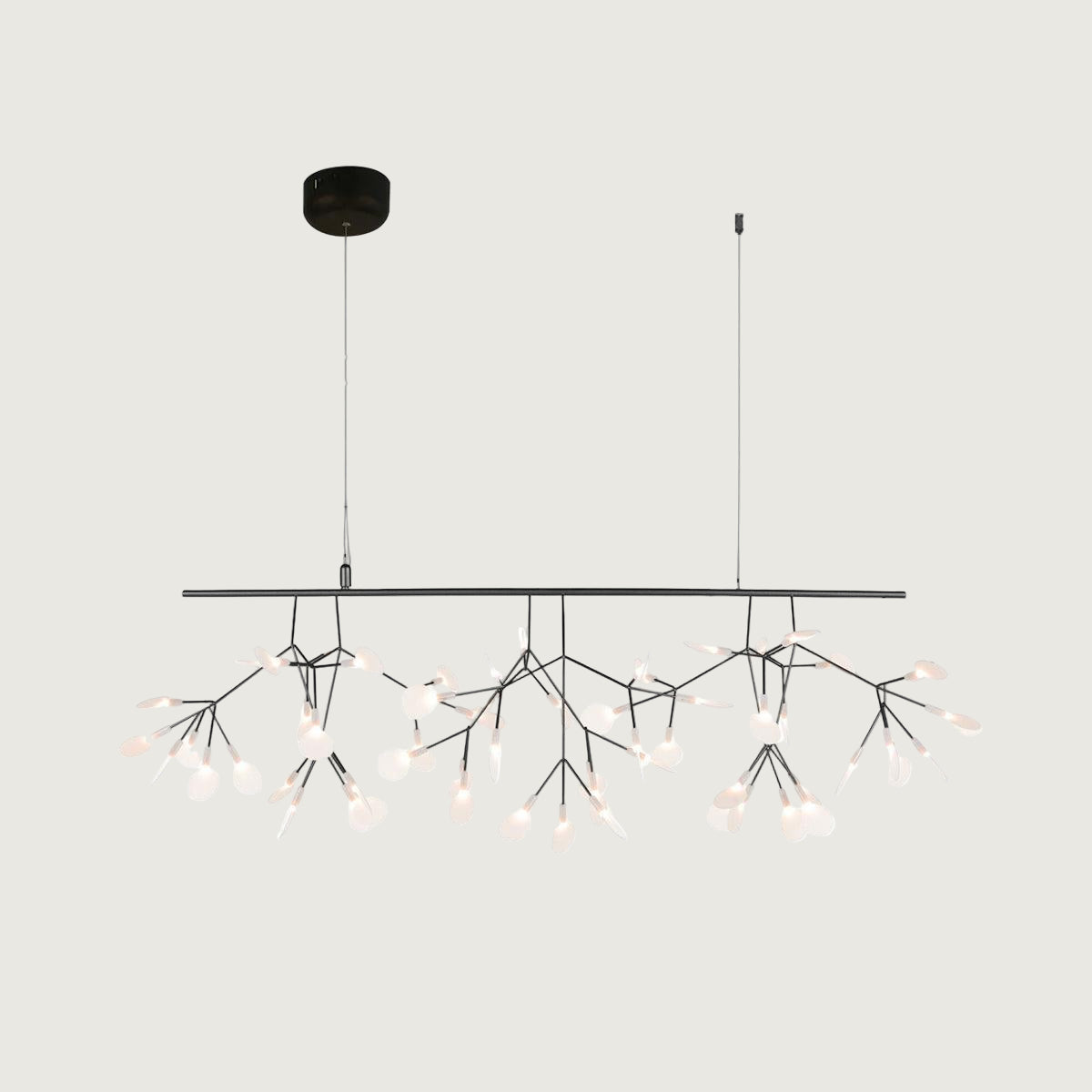 Lámpara de Araña LED Negra Floral con Control Remoto, Tamaños Personalizables y Compatible con Techos Inclinados 11