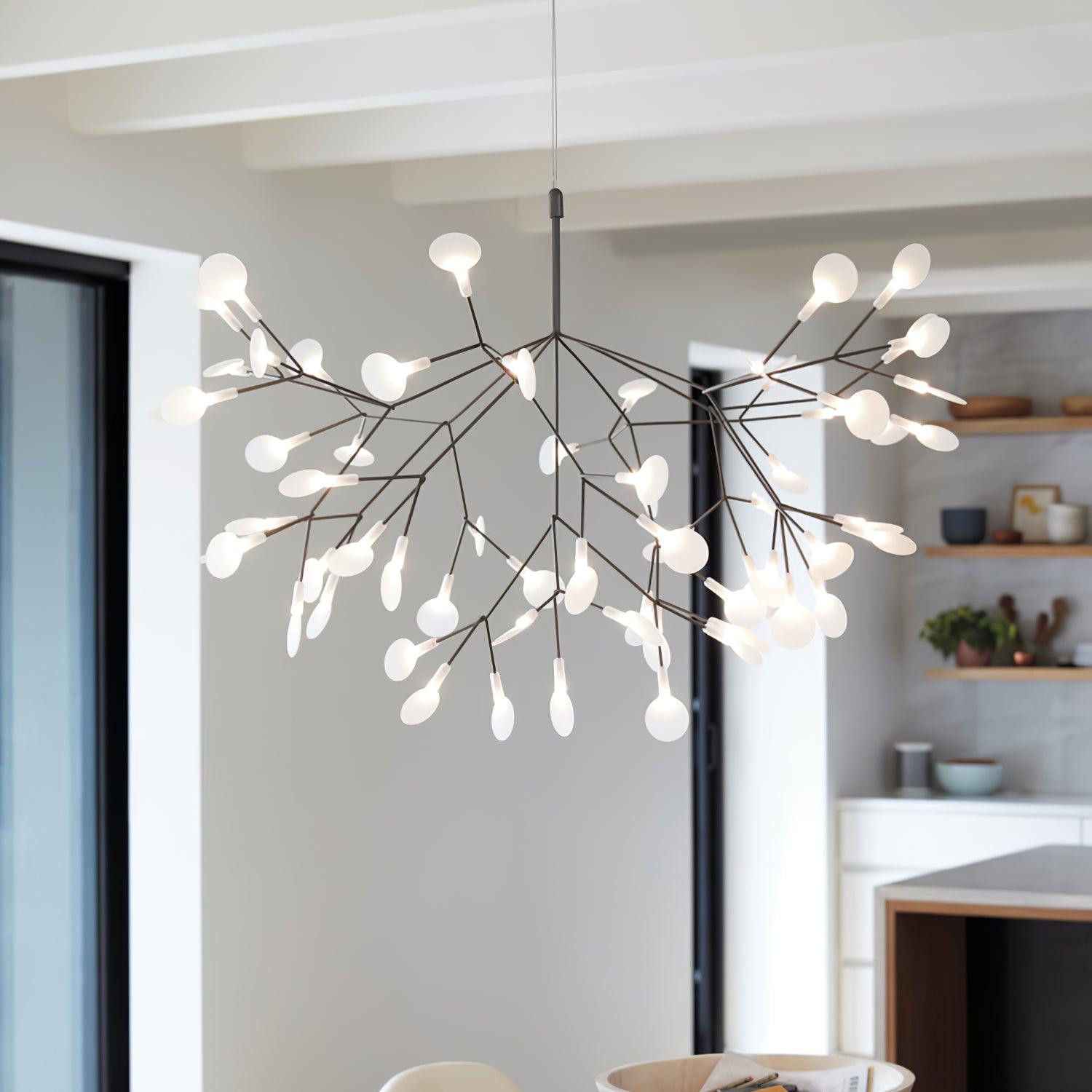 Lámpara de Araña LED Negra Floral con Control Remoto, Tamaños Personalizables y Compatible con Techos Inclinados 2