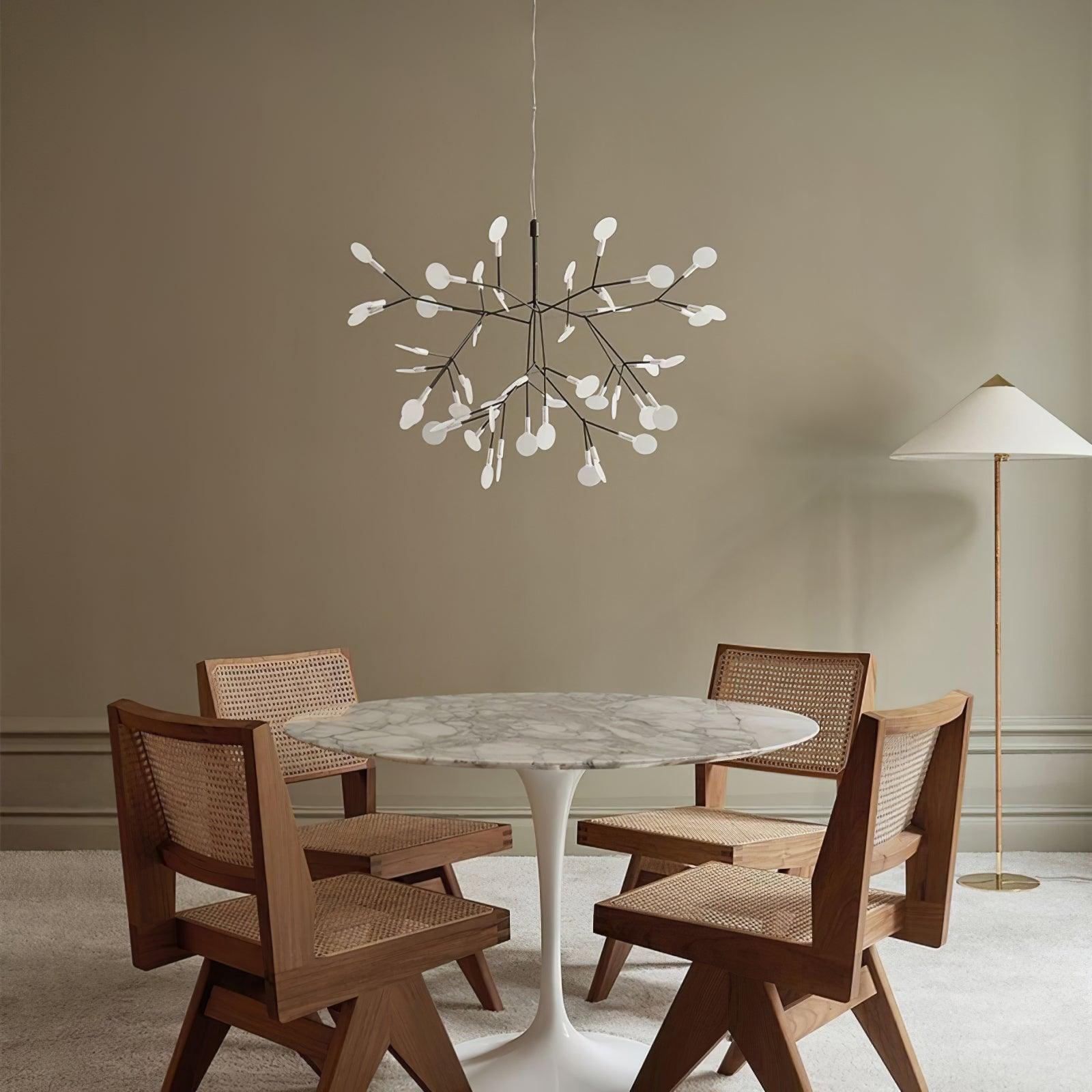 Lámpara de Araña LED Negra Floral con Control Remoto, Tamaños Personalizables y Compatible con Techos Inclinados 5