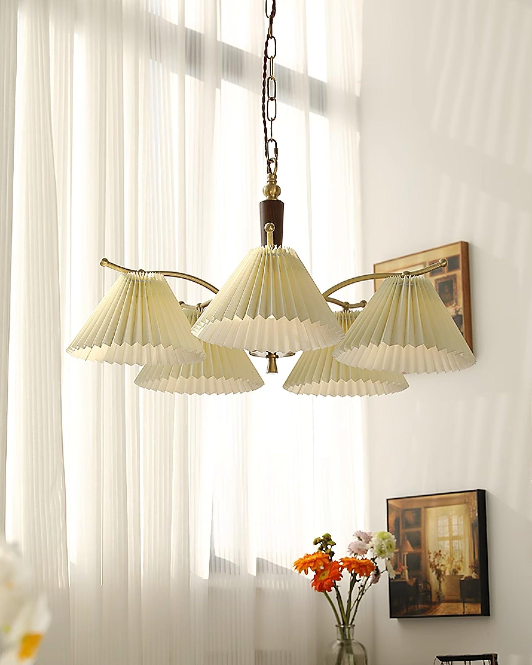 Lámpara de Araña Plisada Suki de 3 y 5 Luces con Pantalla de Tela Blanca y Cuerpo de Madera 3
