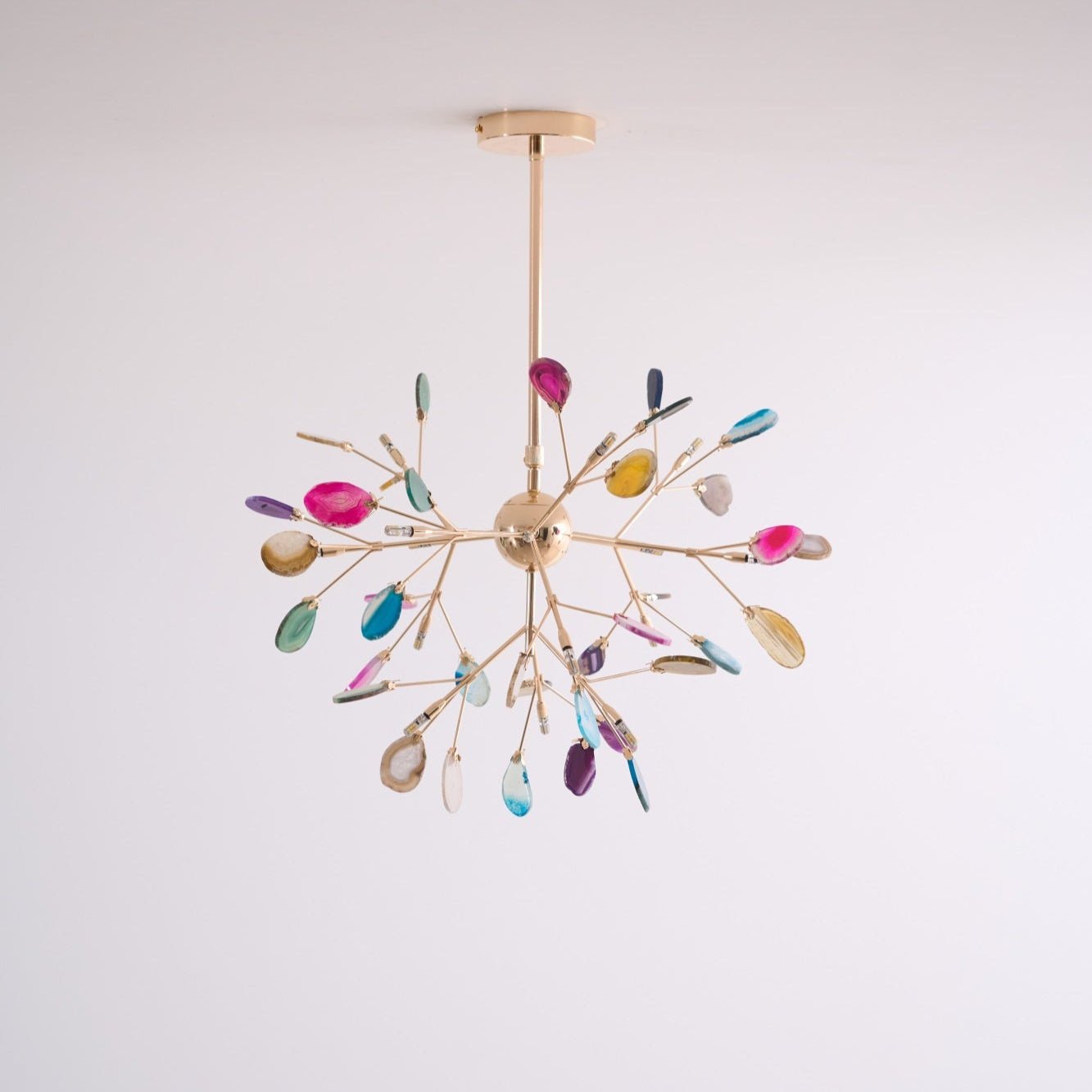 Lámpara de Araña de Ágata Multicolor con Brazo Dorado y Altura Ajustable – Diseño Elegante para Hogar y Oficina 5