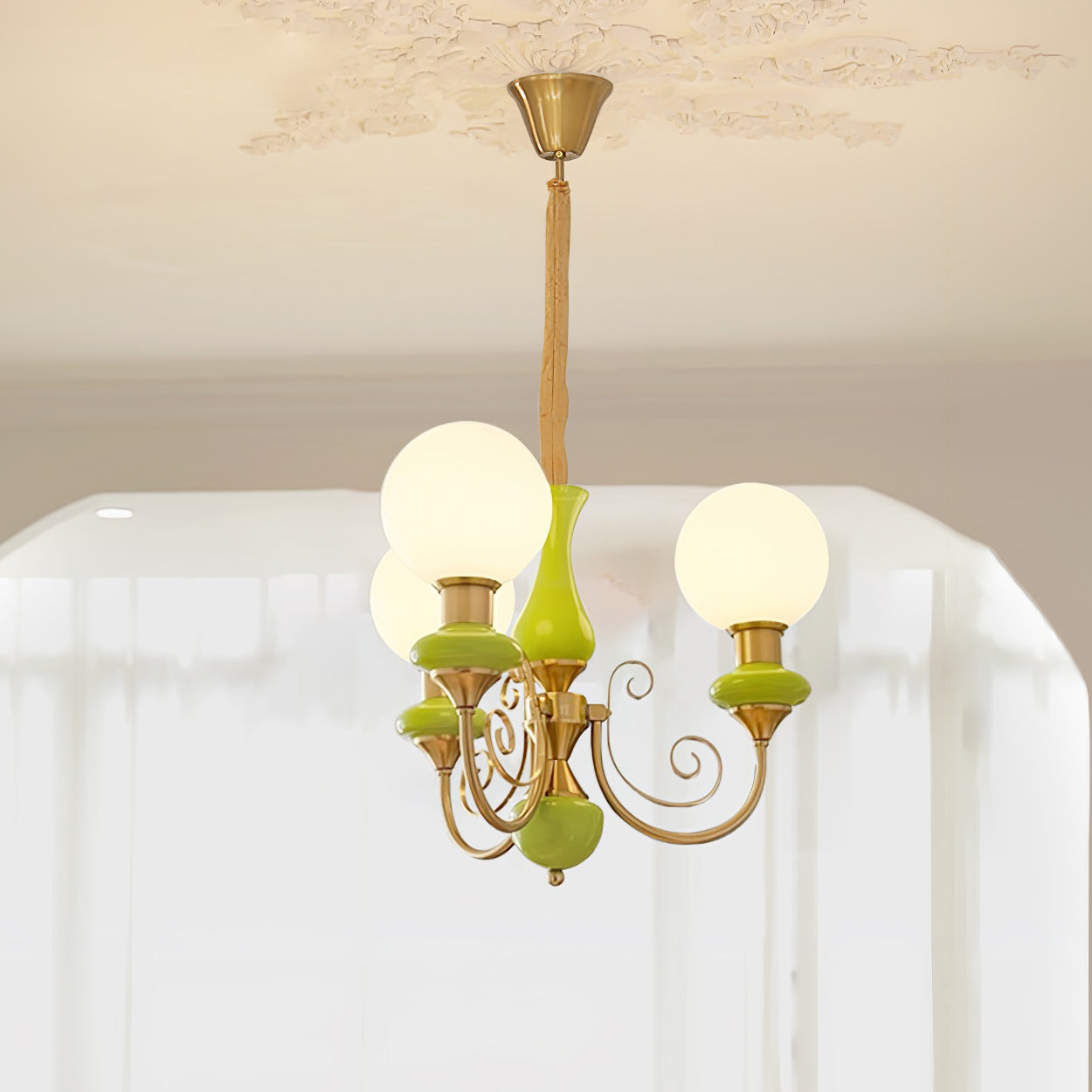Lámpara de Araña de Onyx con Pantallas Verdes y Acabado en Metal – Opciones de 3, 5 y 8 Luces para Interiores 19
