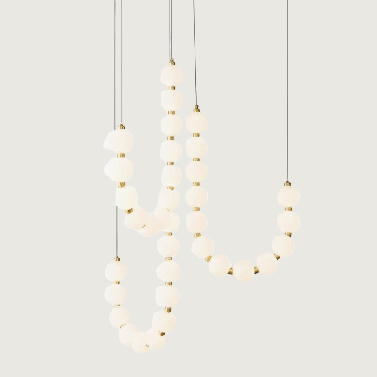 Lámpara de Araña de Perlas Acrílicas con Base de Latón y Luz Regulable – Diseño Elegante para Iluminar Tu Espacio 1