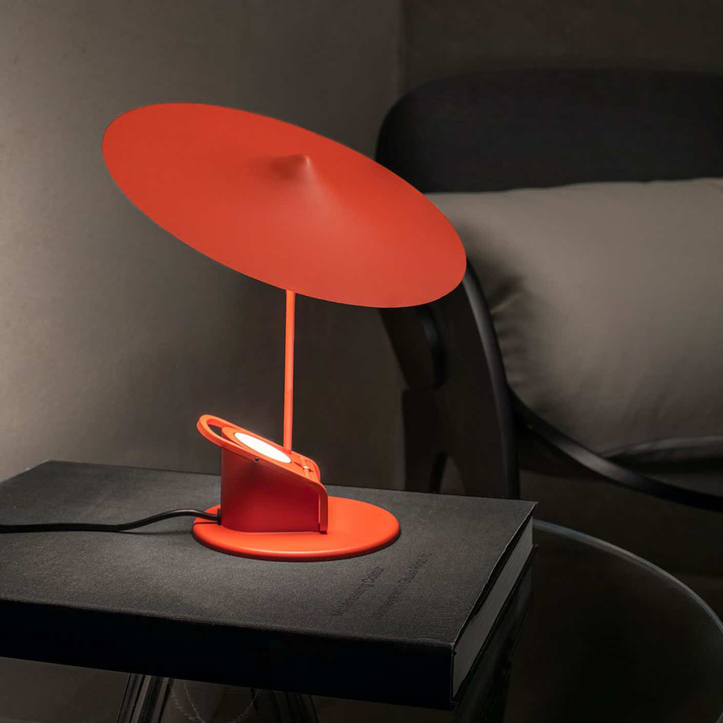 Lámpara de Mesa Ajustable de Aluminio con LED y Diseño Moderno - Varios Colores 3