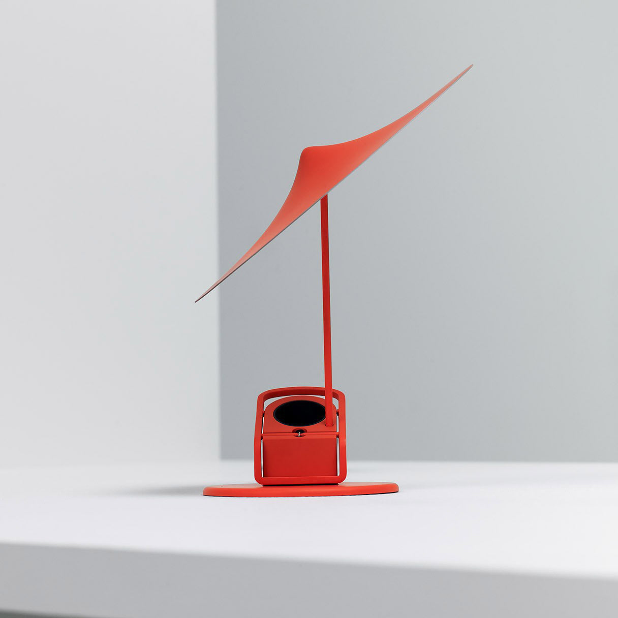Lámpara de Mesa Ajustable de Aluminio con LED y Diseño Moderno - Varios Colores 7