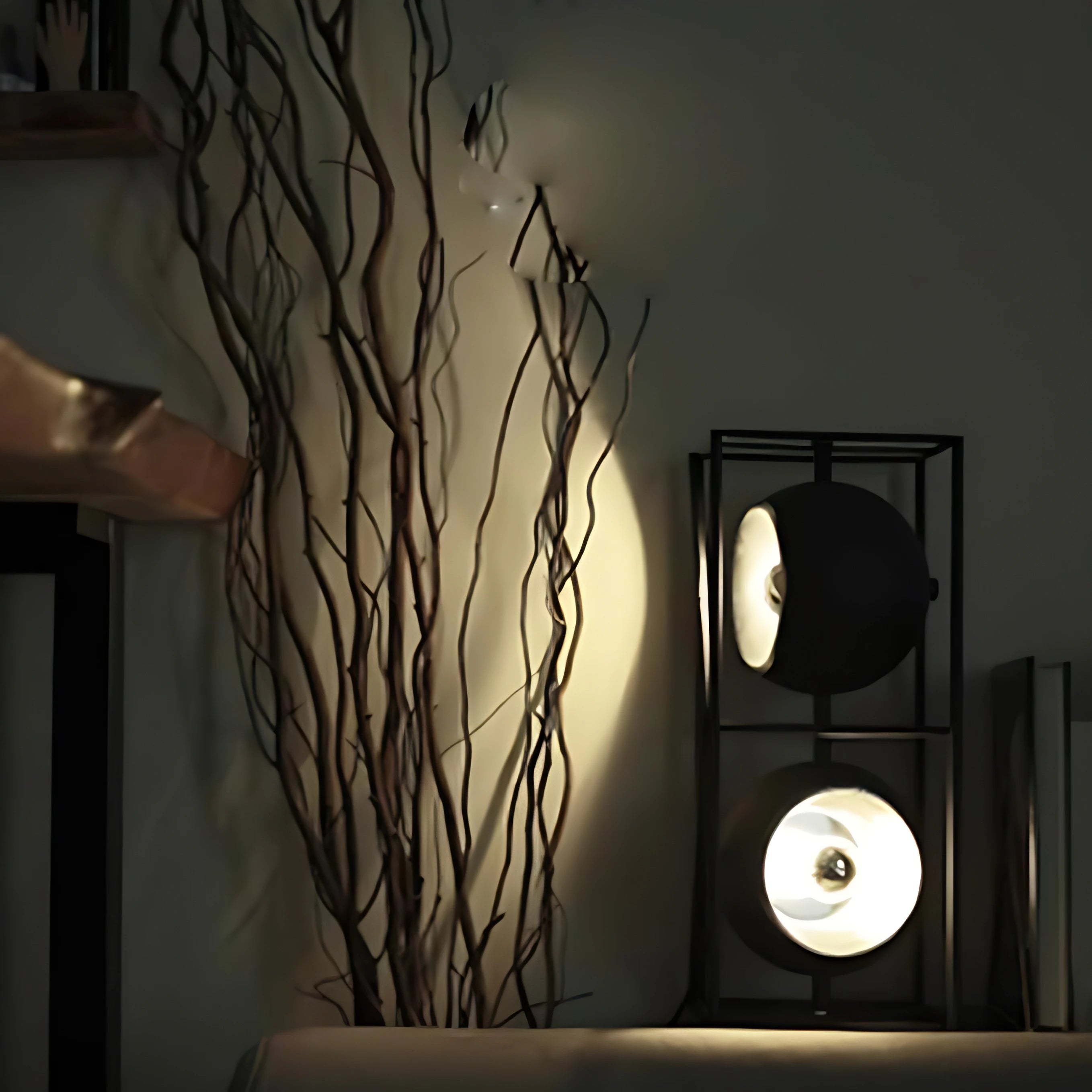 Lámpara de Mesa Ajustable de Esferas de Cromo con Diseño Bauhaus – Iluminación Cálida y Estilo Minimalista 4