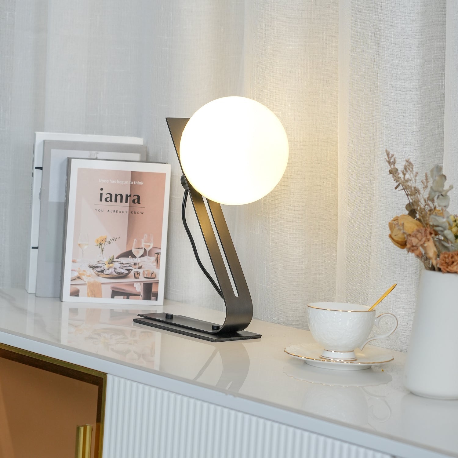 Lámpara de Mesa Arandela de Cristal Blanco y Acero Brillante – Iluminación Elegante para Escritorios y Mesitas de Noche 6