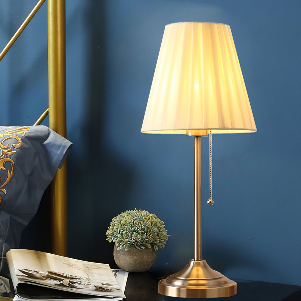 Lámpara de Mesa Arstid con Pantalla de Tela y Base de Metal – Luz Cálida y Estilo Moderno 8