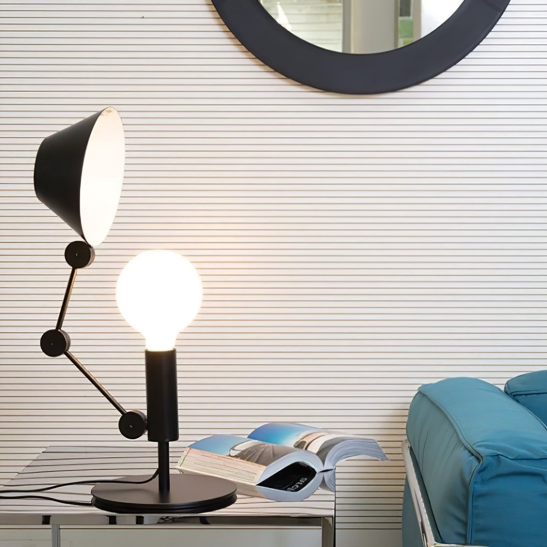 Lámpara de Mesa Articulada en Metal Negro con Pantalla Blanca – Estilo Gótico 8