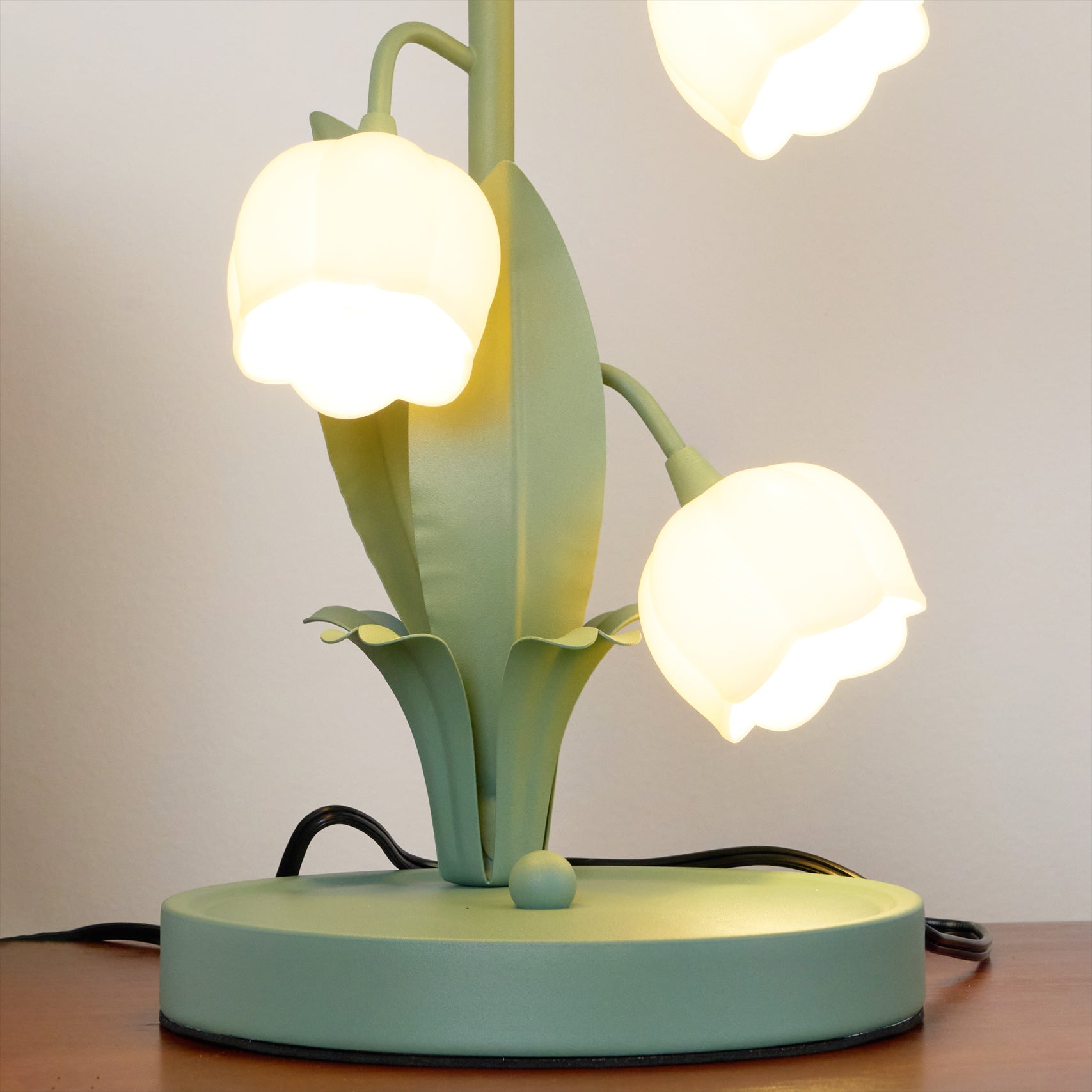Lámpara de Mesa Bell Orchid con Diseño de Orquídea – Metal y Pantalla de PC, Ideal para Decoración Interior 8