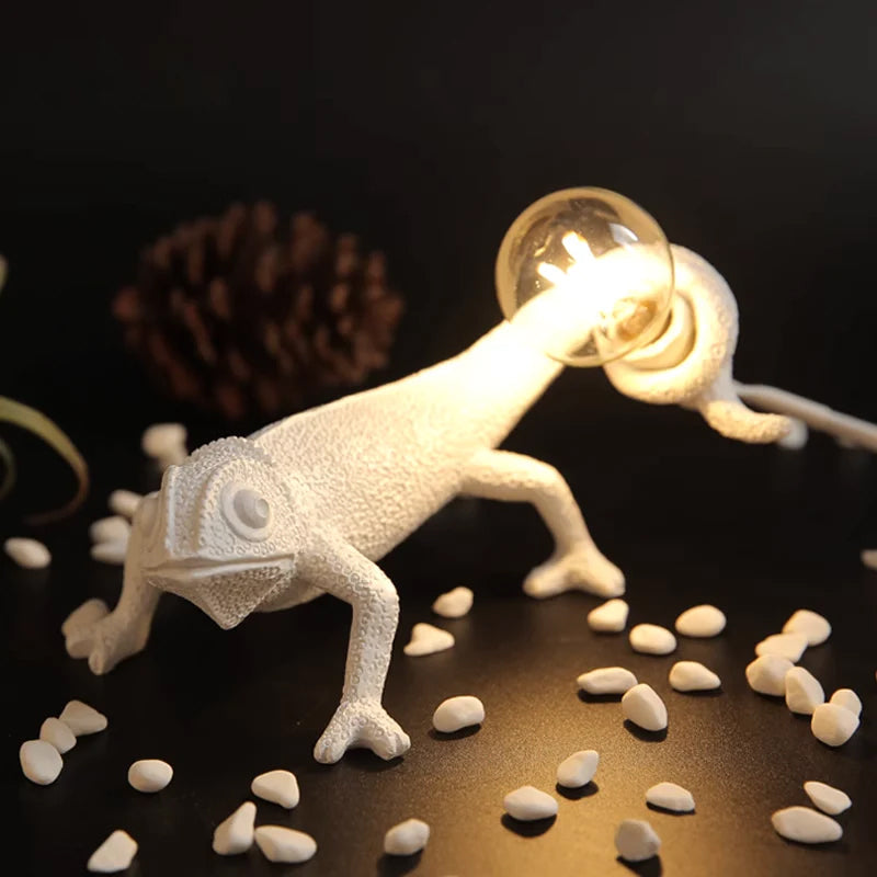 Lámpara de Mesa Camaleón de Resina con Luz LED – Diseño Único y Colorido para Interiores 0