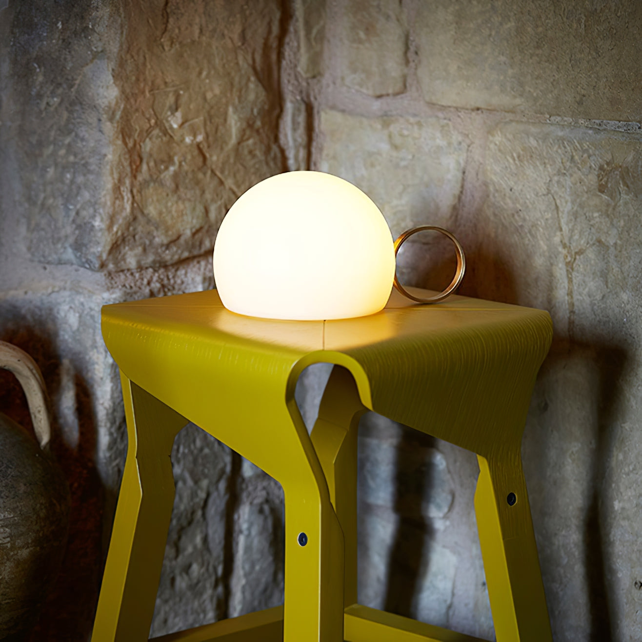 Lámpara de Mesa Circular con Batería Integrada y Diseño Clásico - Disponible en Negro y Dorado 3